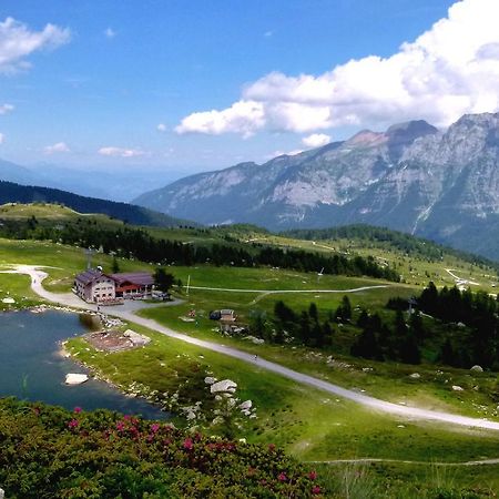 Rifugio Viviani Pradalago 호텔 마돈나 디 캄필리오 외부 사진